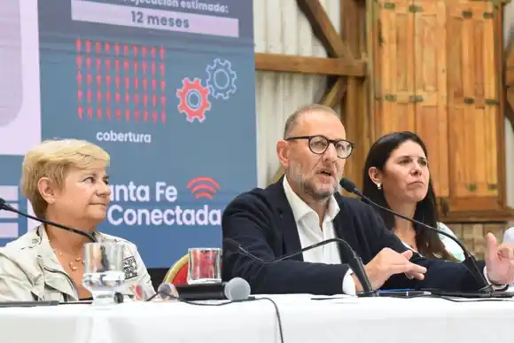 Santa Fe + Conectada: la provincia firmó convenios con municipios y comunas