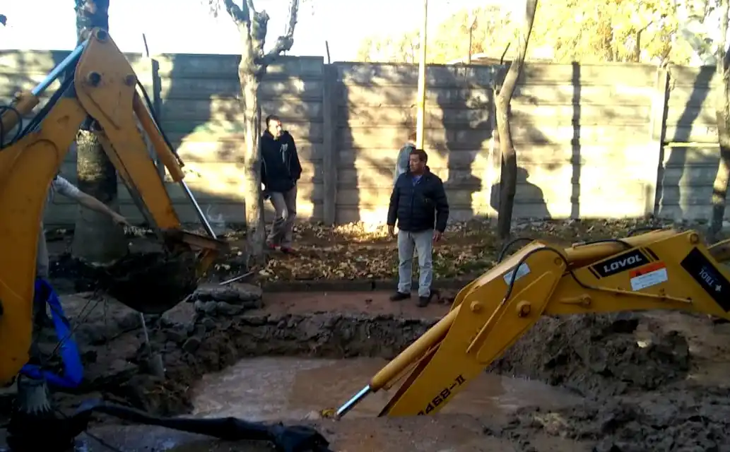 El caño de la calle Jujuy ya fue reparado: durante la tarde "se normalizará la presión domiciliaria"