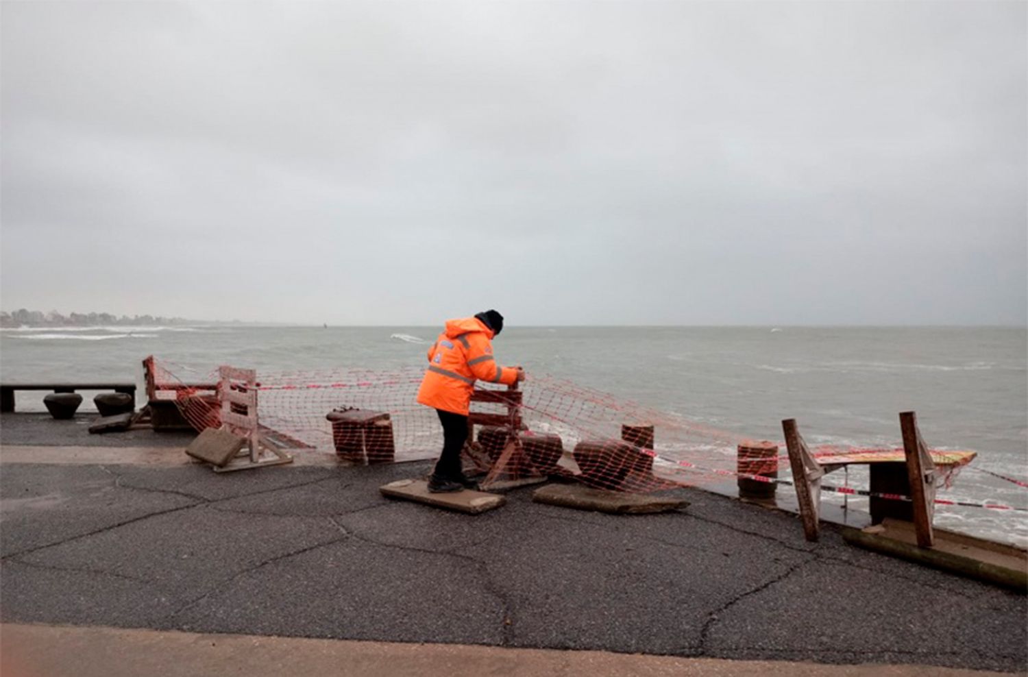 Alerta Amarilla en Mar del Plata: "Cualquier objeto susceptible de voladura hay que sujetarlo como corresponde"