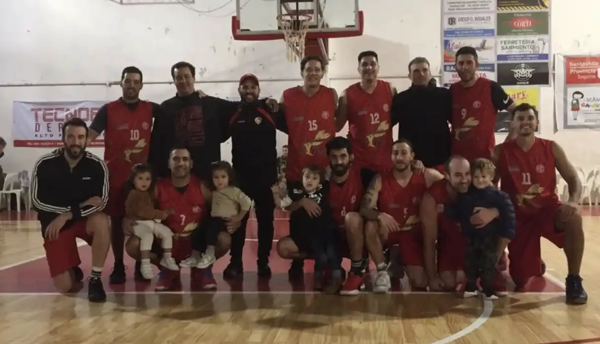Básquet: gran triunfo de Mitre en el debut