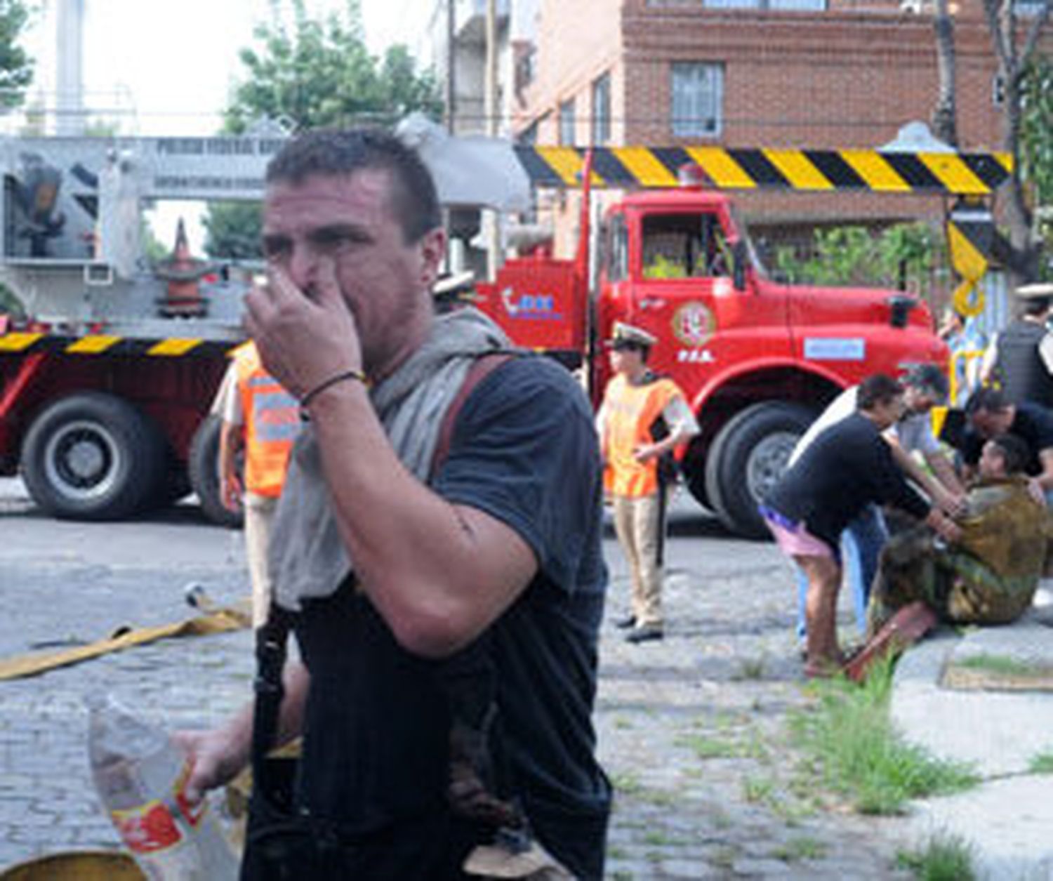 Nextel le reclama una factura vencida y un teléfono a bombero fallecido en Barracas