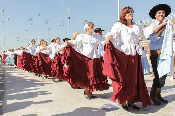 Hoy confirman si la Fiesta del 25  de Mayo se pasa al fin de semana