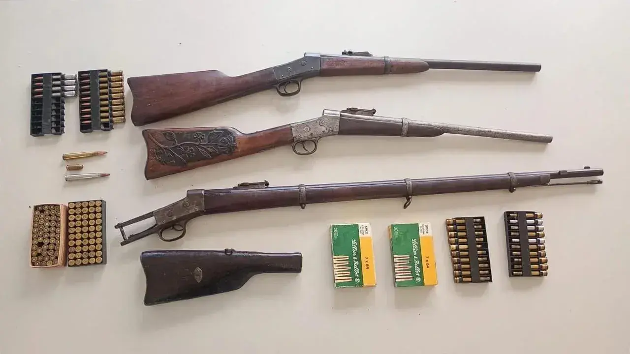 Secuestraron una camioneta, tres armas de fuego y numerosas municiones en un control sobre la Ruta 33