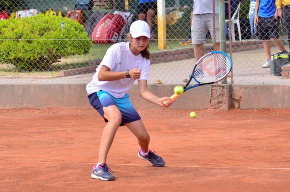 Tenis: en su segundo torneo en México, Candela Vazquez avanzó a semis