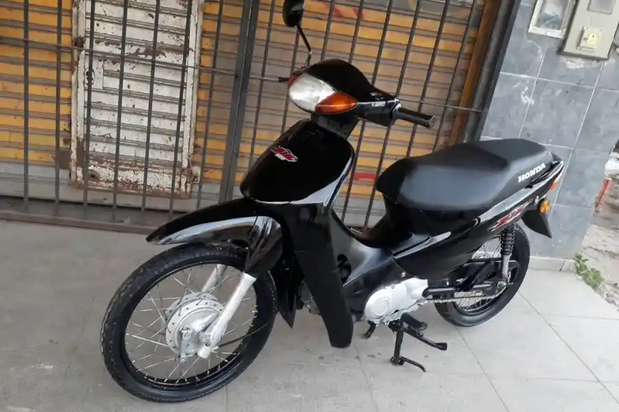 Un menor de edad robó una Honda Biz 105cc., pero no llegó muy lejos