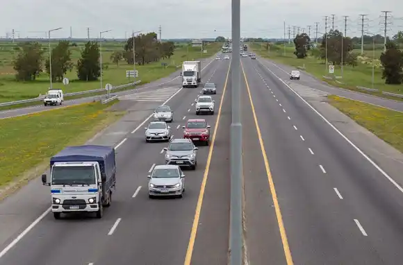 Más de 2700 autos por hora viajan a la costa por el fin de semana largo