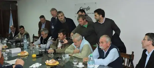 Advierten que en Santa Fe "el 80% de los tambos no pueden sacar la leche"