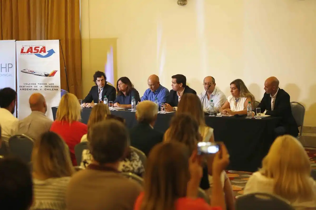 Presentaron la aerolínea Lasa, que unirá Mar del Plata con distintos puntos del país y Chile