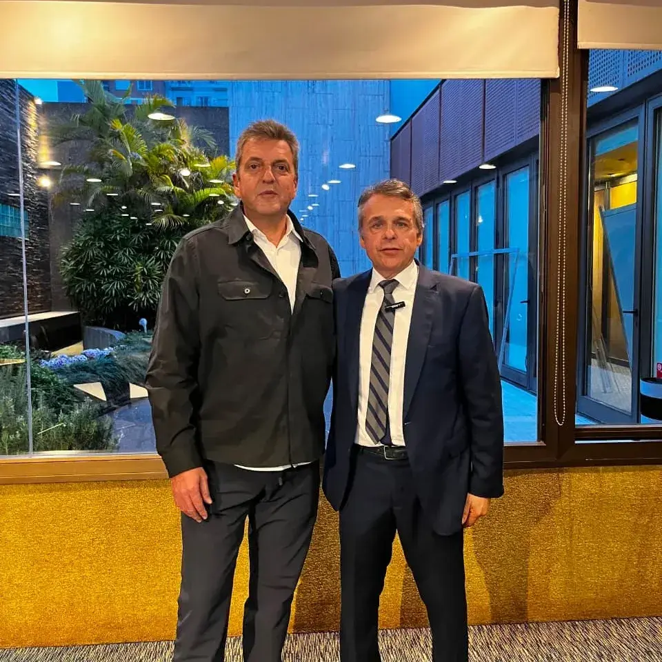 Diego Giuliano presentó su libro en Rosario con Sergio Massa como invitado