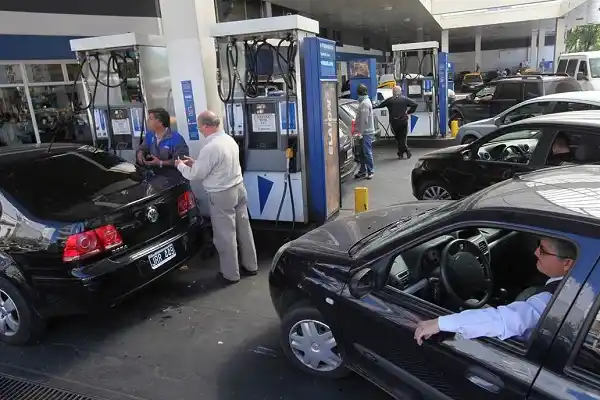 Nueva suba en los combustibles: YPF aumentó casi 5% los precios 