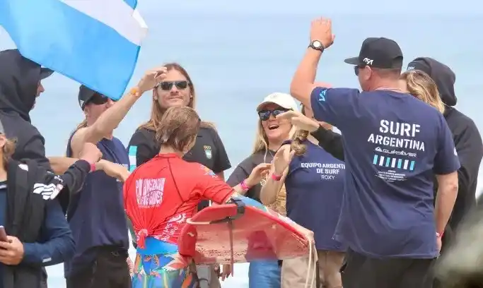 El equipo argentino celebrando en Lima.