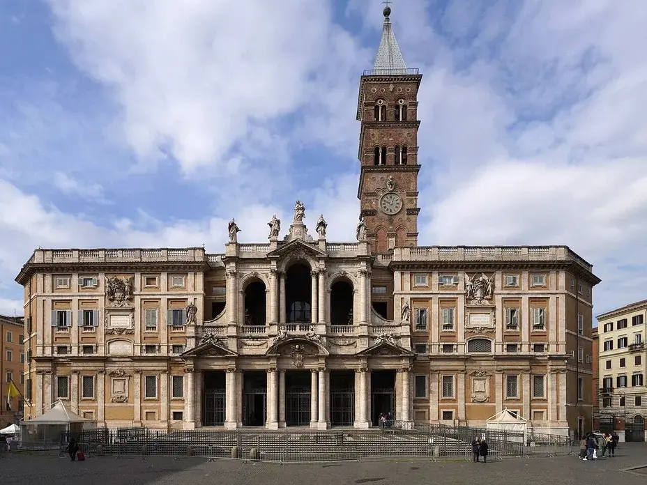 Basílica de Santa María la Mayor (NA)