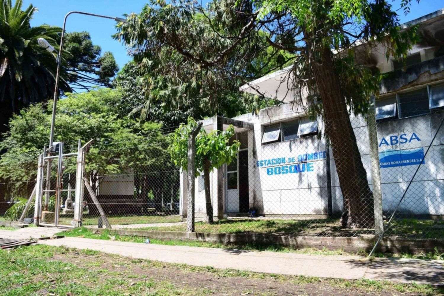 Vandalizaron otra perforación de ABSA en La Plata: Es el cuarto atentado en tres meses que sufre la red de agua