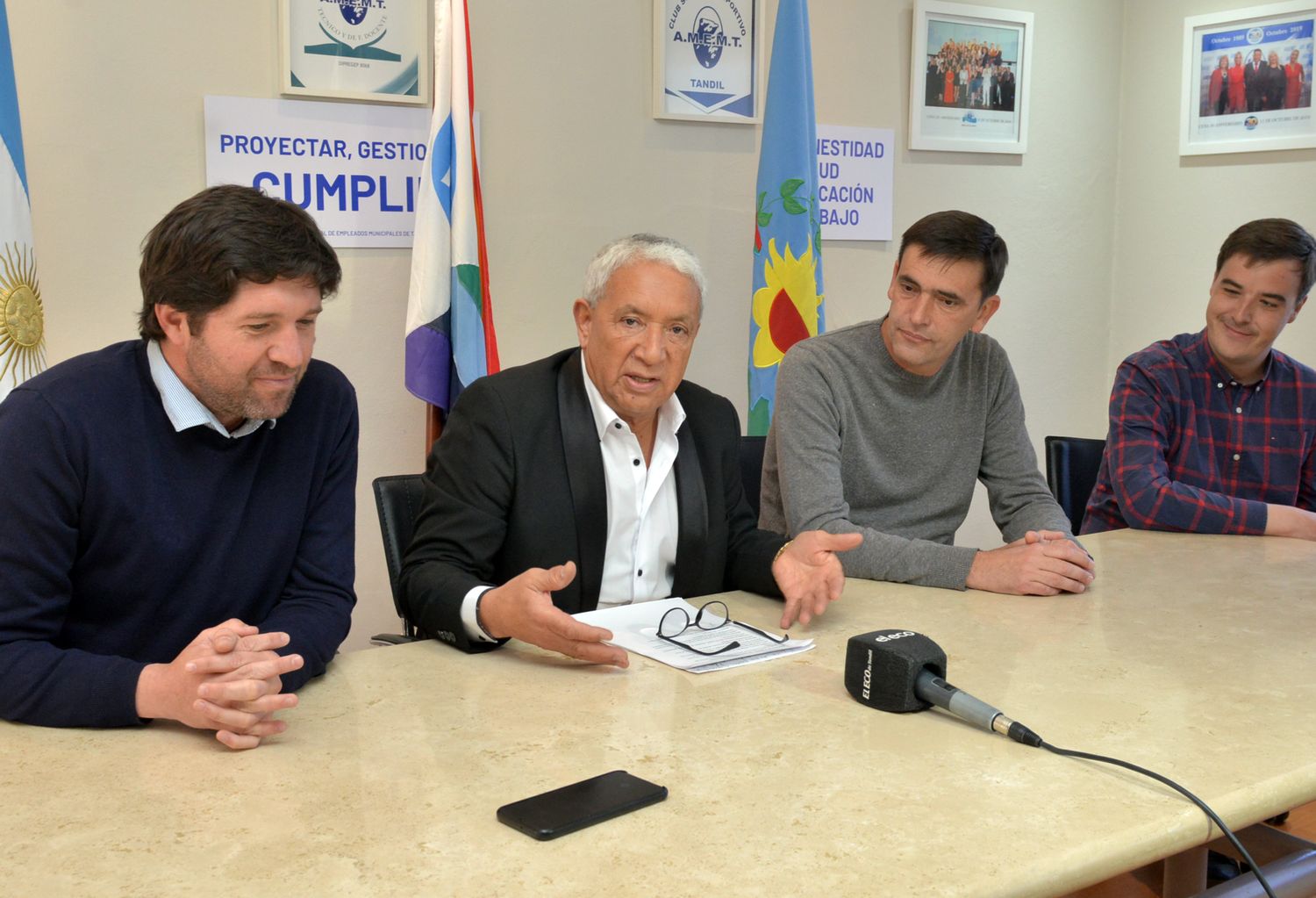 Martínez, Escudero, Iparraguirre y Mon, durante la presentación del proyecto para censar "terrenos libres".