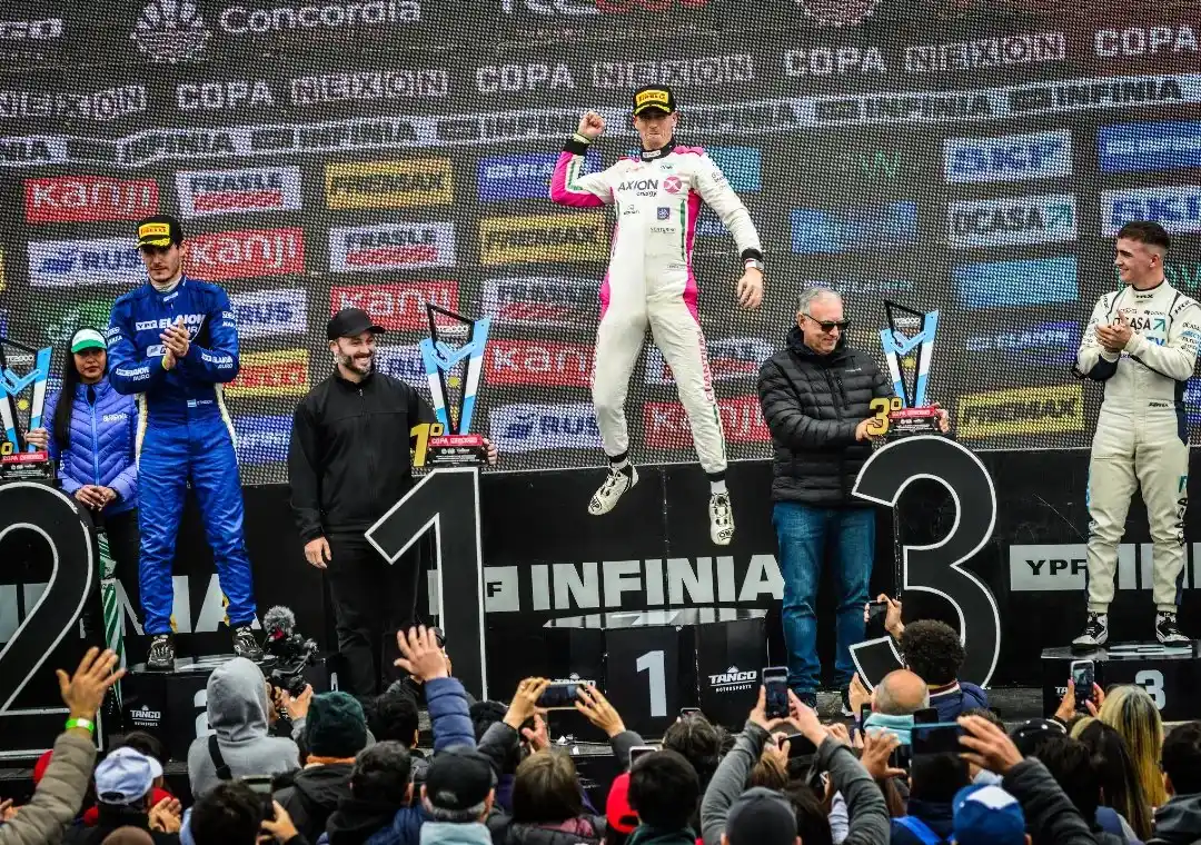 Leonel Pernía ganó y estira la diferencia en el campeonato