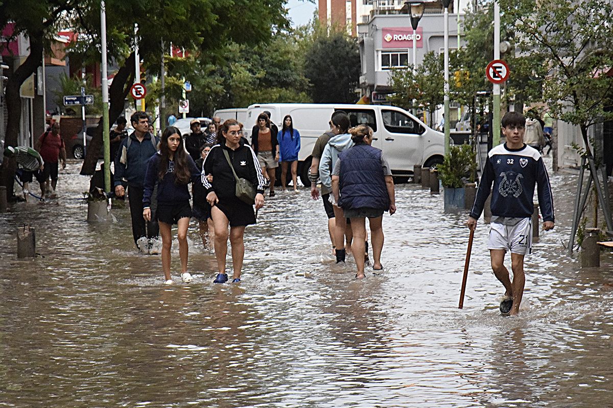 El temporal causó estragos en Bahía Blanca. Foto: NA.