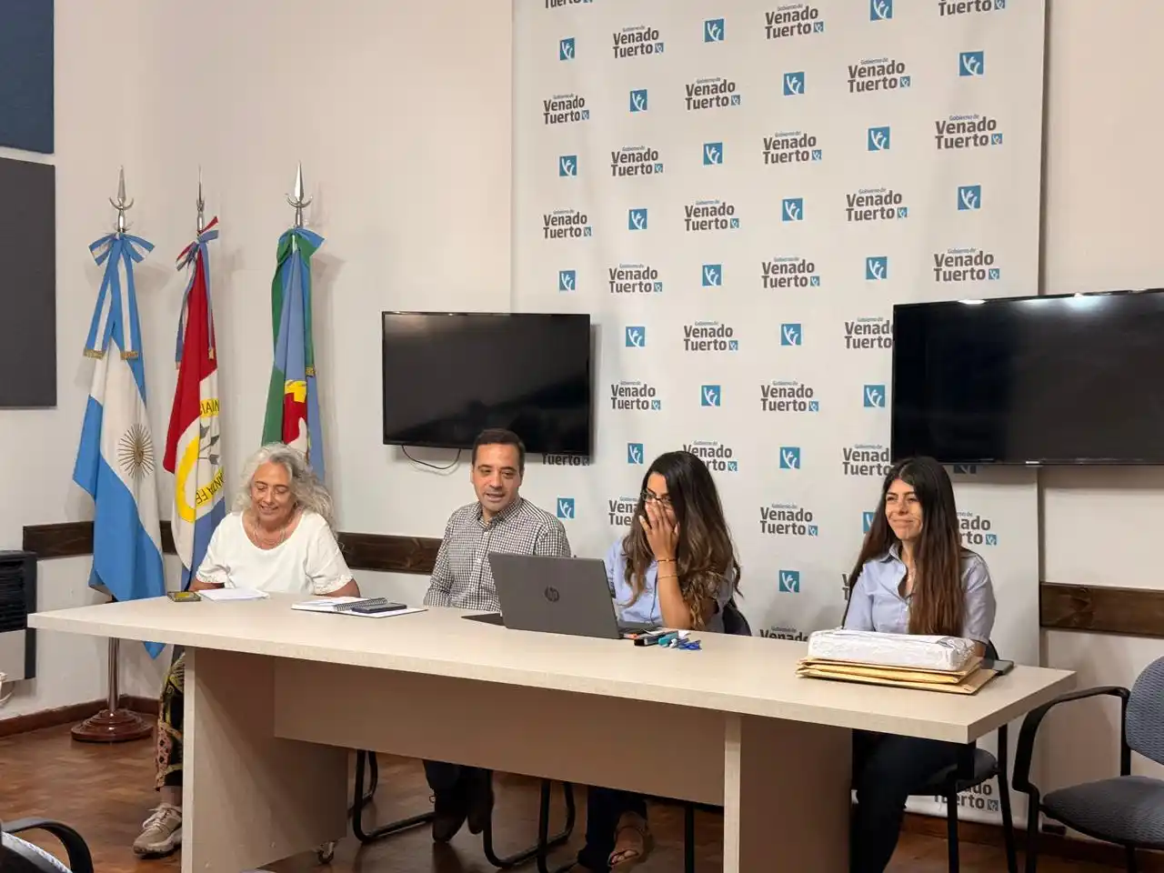 La apertura de sobres estuvo encabezada por el secretario de Gobierno Mariano De Mattía.