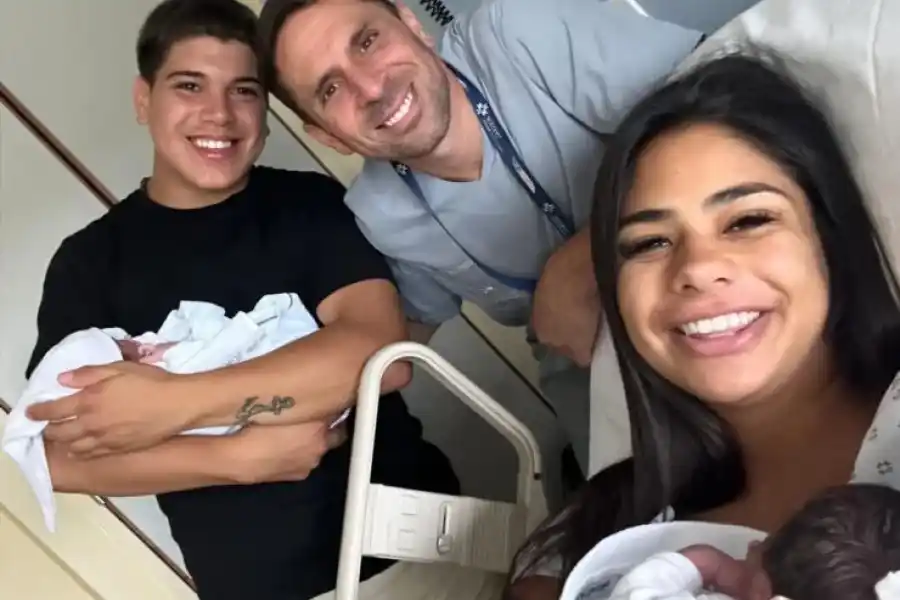Muy tierno: las primeras fotos de Daniela Celis y Thiago Medina con las gemelas