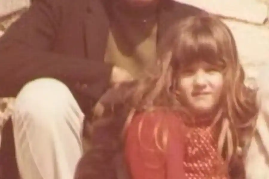 Jennifer Aniston con su padre, John, también actor. Sus padres se separaron cuando tenía 9 años