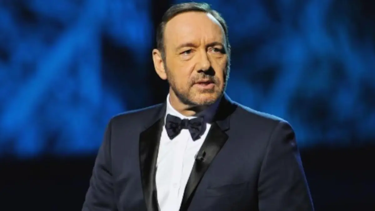 Kevin Spacey enfrenta nueva demanda por agresión sexual en Londres, NO A UNA DAMA