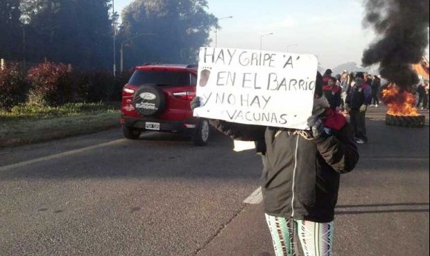 Vecinos de La Plata cortaron Ruta 2 por faltante de vacunas contra la Gripe A