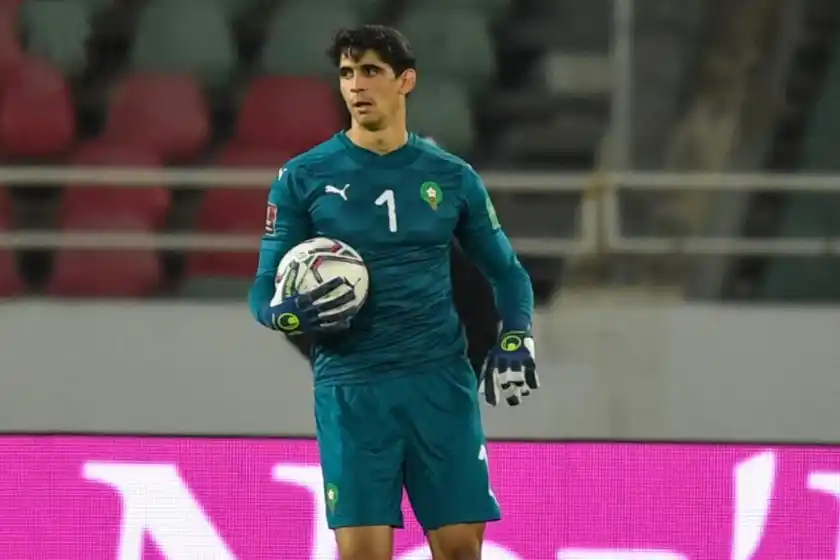 Insólito: el arquero de Marruecos salió a cantar el himno y pidió el cambio antes del partido