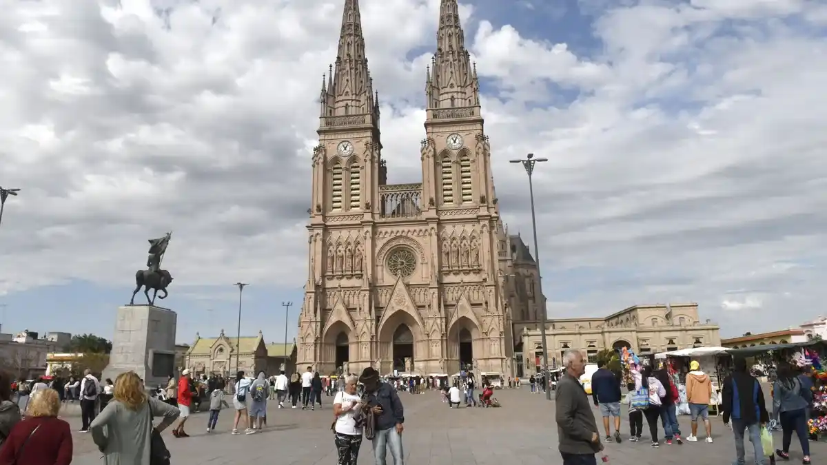 Semana Santa en Luján: celebraciones, procesiones y Vía Crucis en la Basílica convocan a miles de fieles