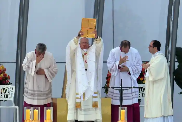 Francisco a los jóvenes en JMJ Brasil: "El Papa cuenta con ustedes"