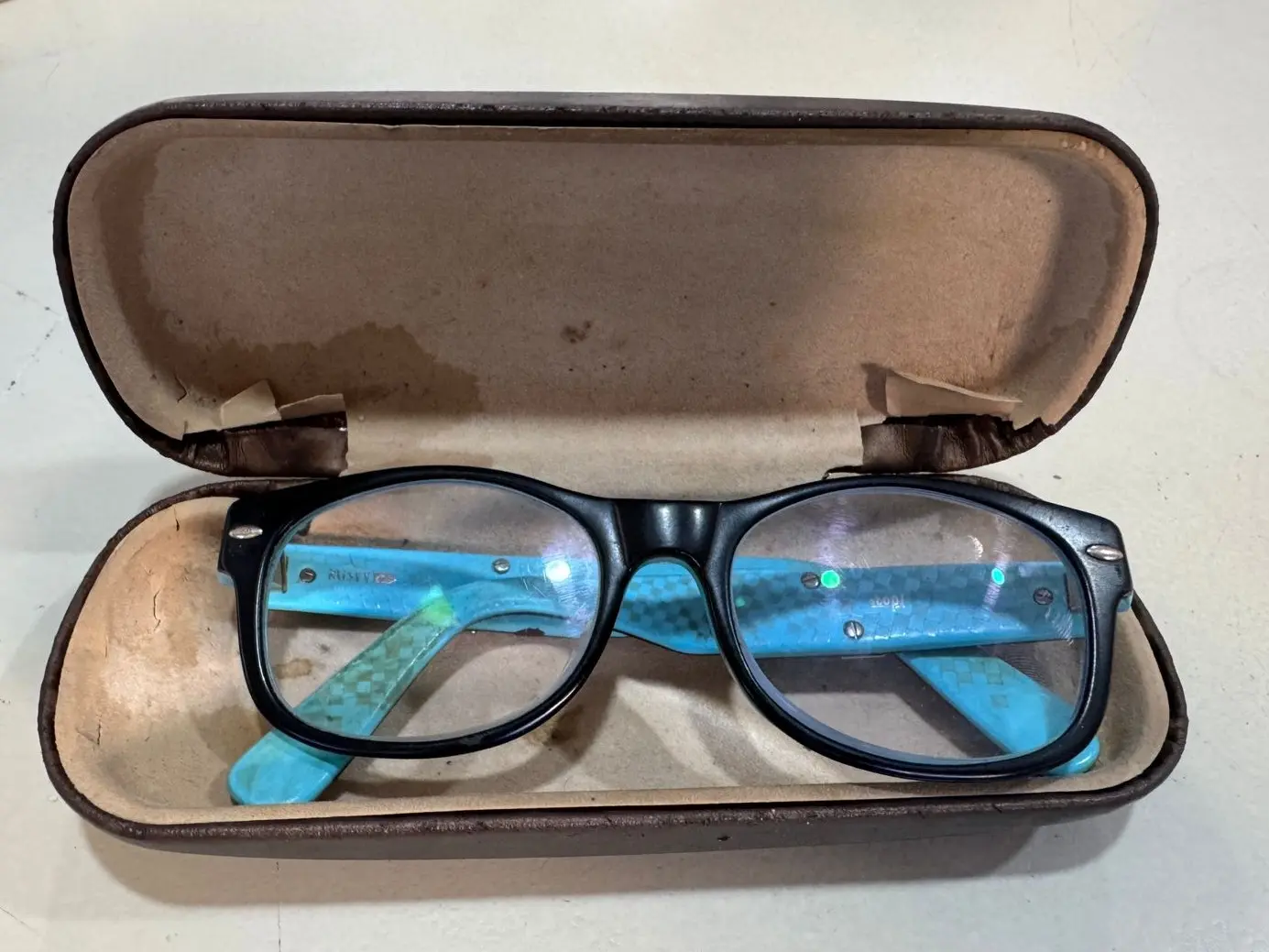 Anteojos encontrados en el Paseo Público
