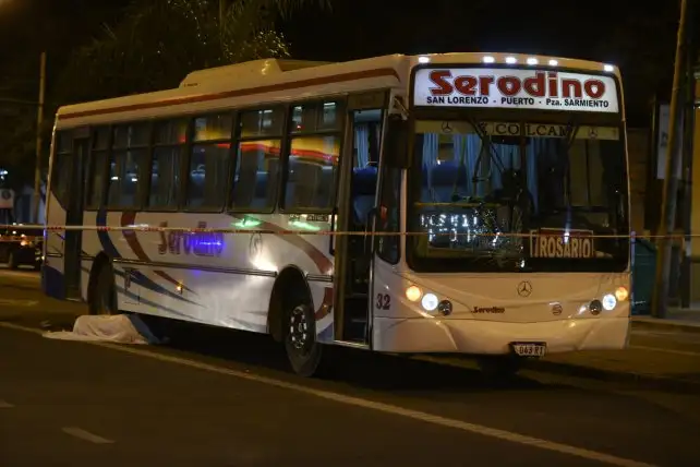 Un adolescente murió atropellado por colectivo