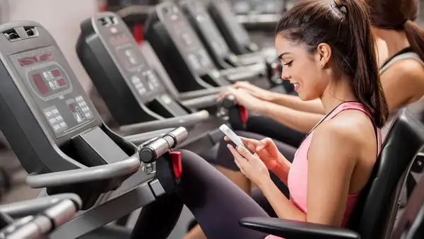 Los peligros de usar el celular mientras se realizan ejercicios