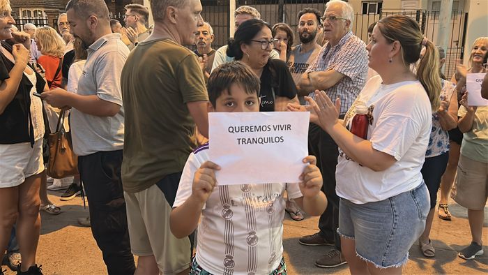 Vecinos de Alberdi y Sarmiento se movilizaron cansados de los robos: “¿Dónde está la seguridad?” - 4
