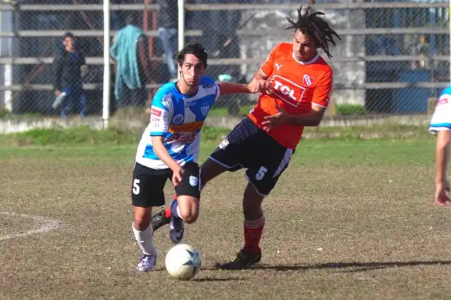 Divisional A: Independiente frenó la marcha de Juventud 
