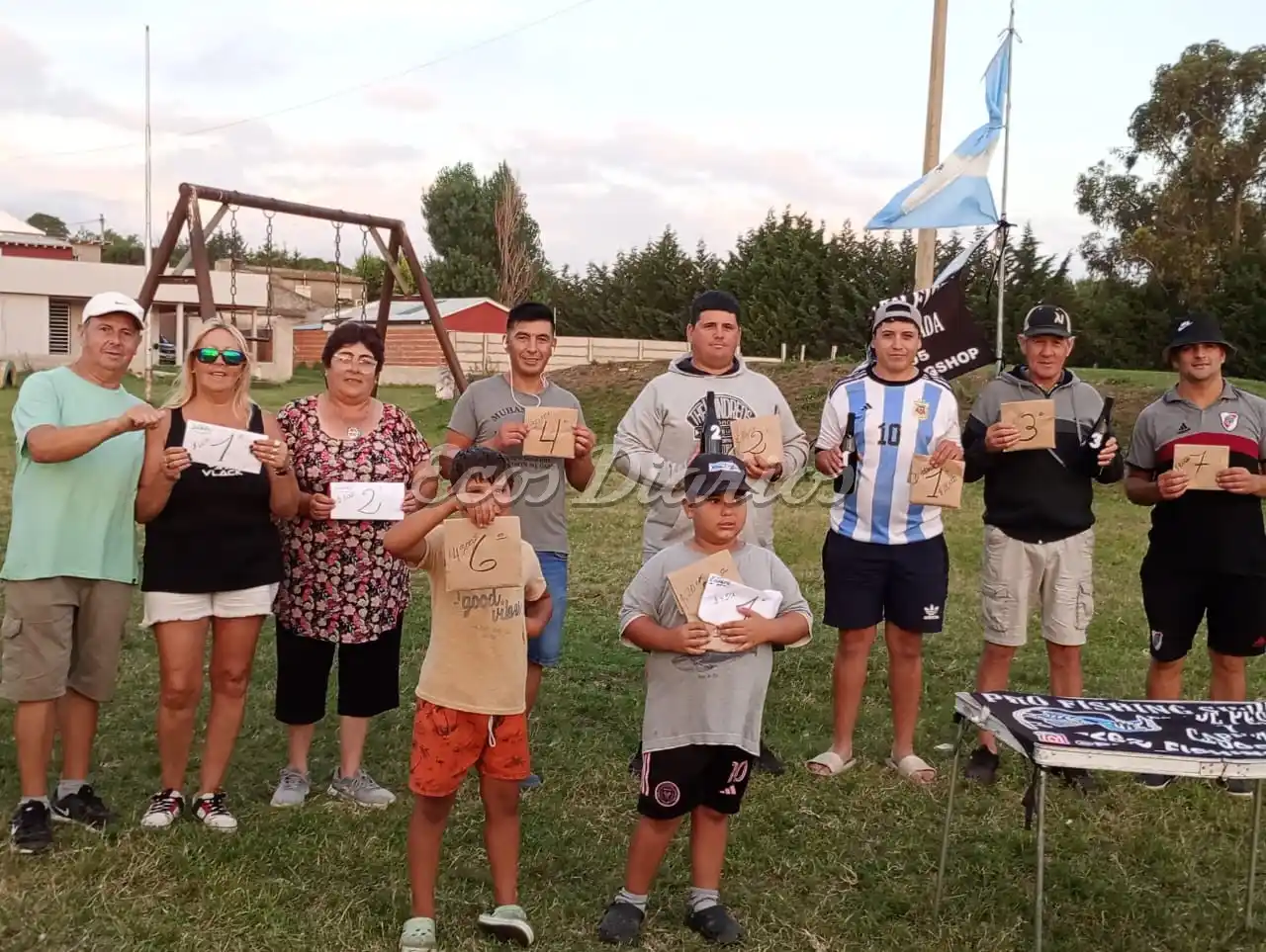 Los participantes con sus respectivos premios