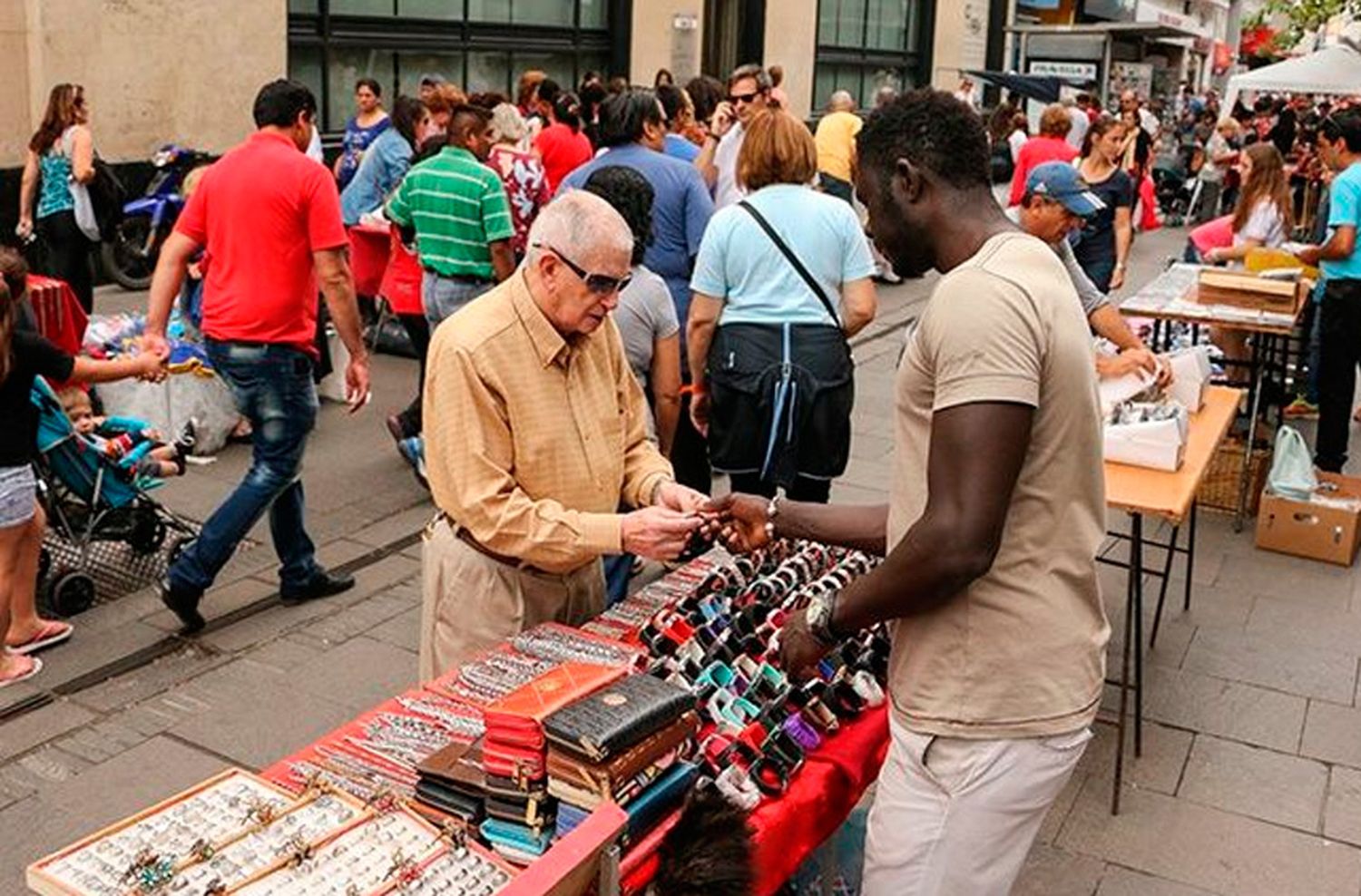 Coletazos de la crisis: en Rosario aumentaron un 30% los vendedores ambulantes