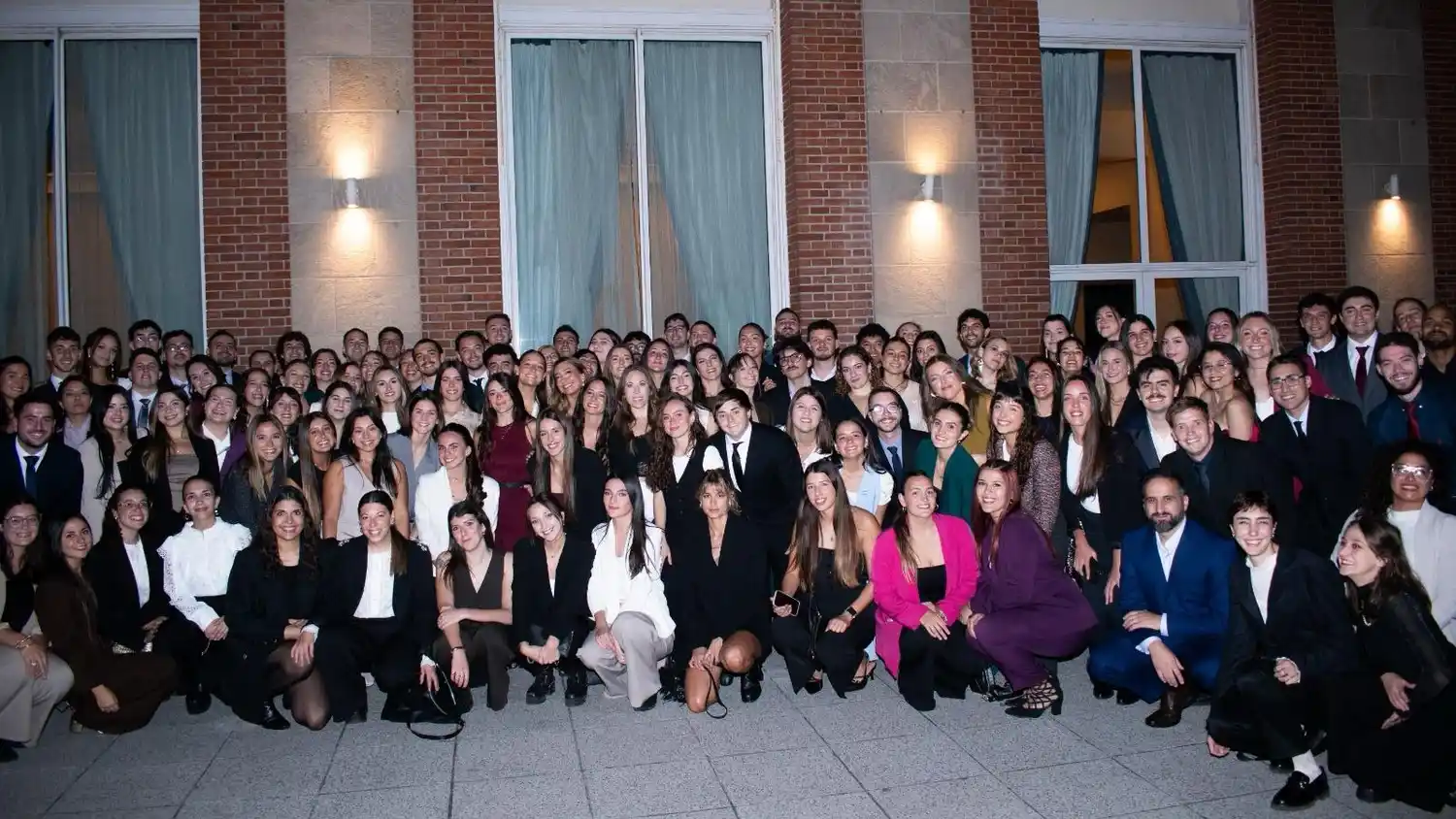 Los 127 egresados de la Escuela Superior de Medicina.