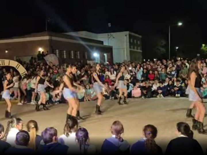 General Galarza celebró la apertura de la 50ª Semana del Estudiante con el tradicional desfile de antorchas