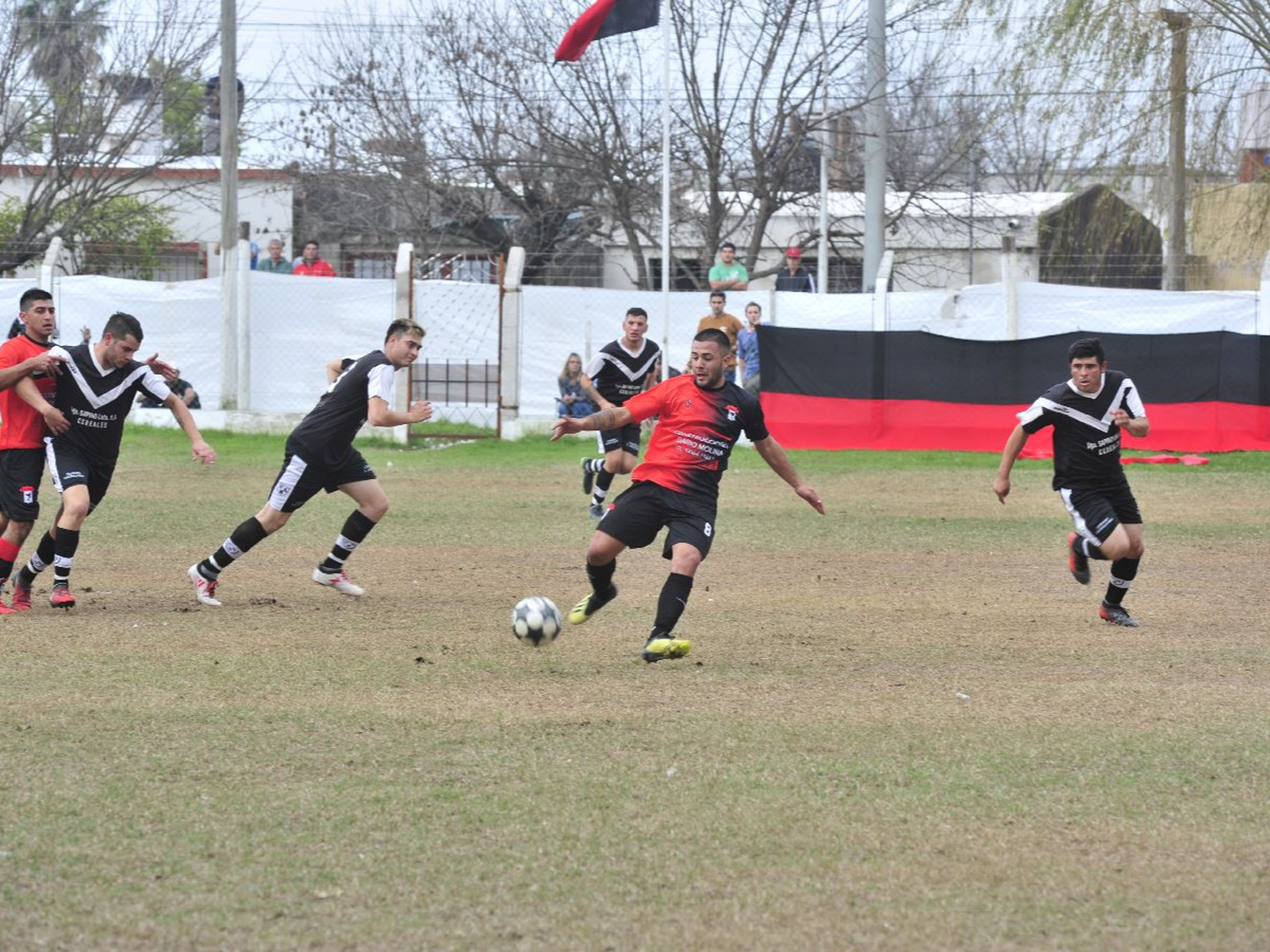 Defensores de Frontera va a la casa del puntero