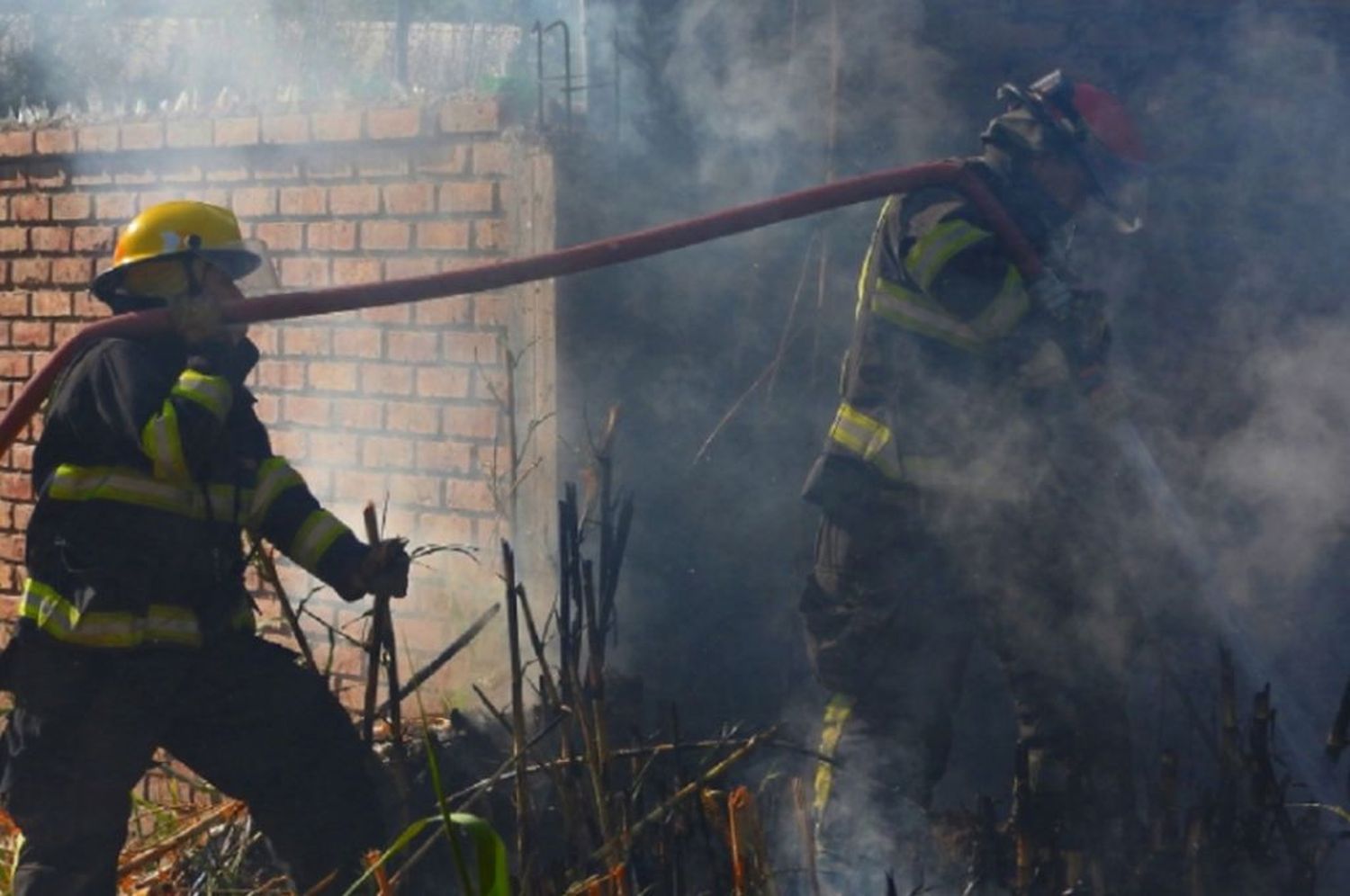 Se enojaron porque se les terminó el turno en el motel y prendieron fuego la cama