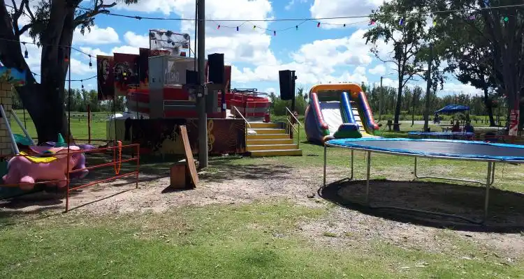 Parque en el Paseo Público: tras la polémica por la luz, inauguraron y se quedarán toda la temporada