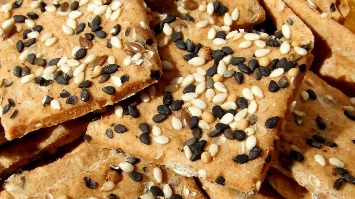 De ajonjolí, aceitunas y queso: tres tipos de galletas saladas para las fiestas ( Video)