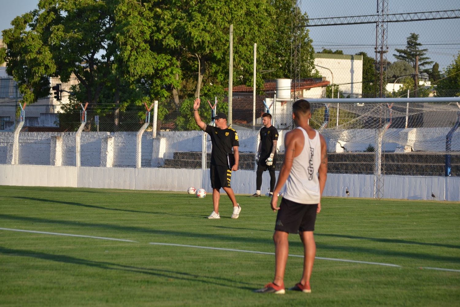 Santamarina debutará como visitante de Deportivo Riestra
