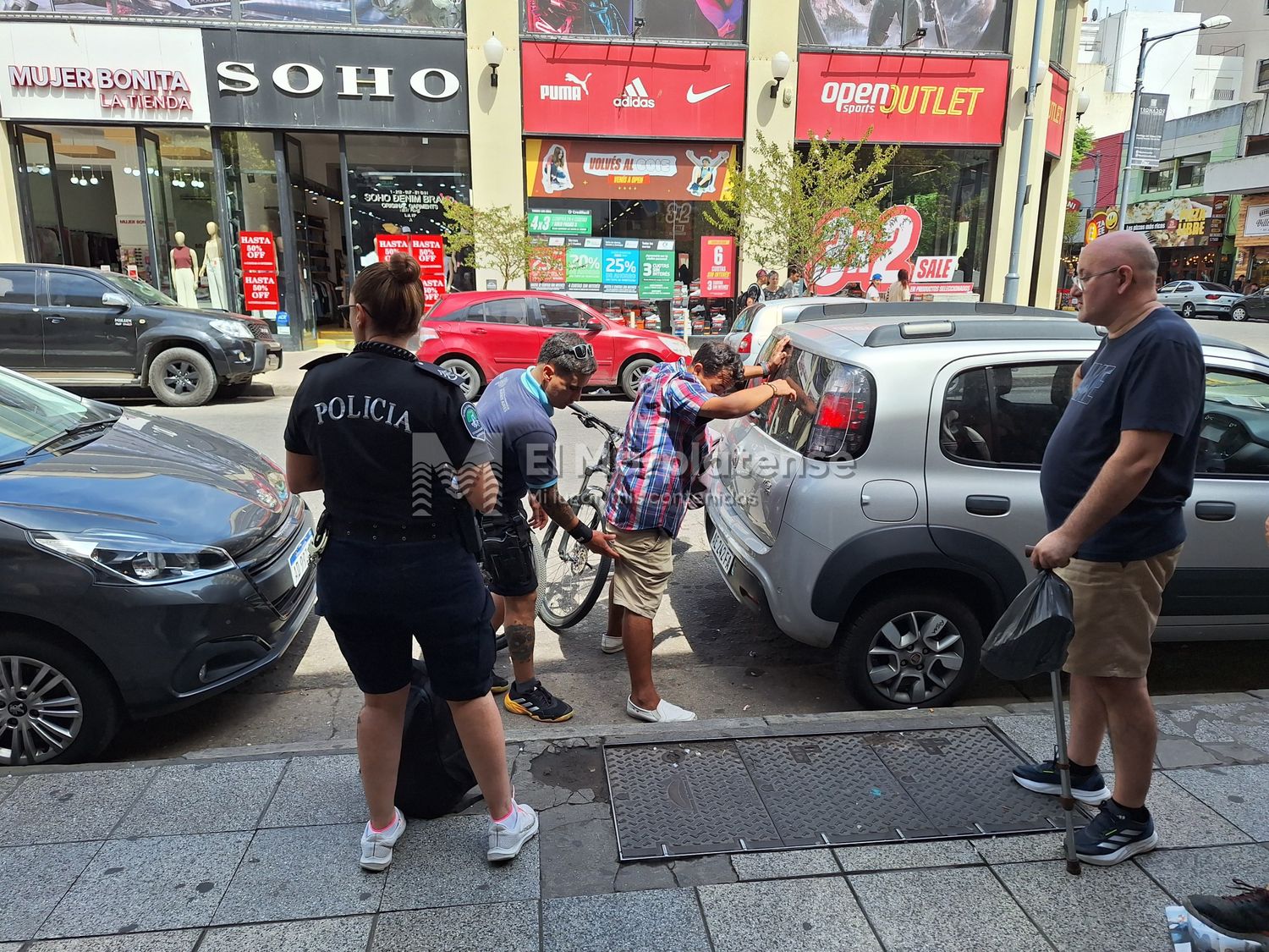 Vecinos lincharon a un hombre por un presunto robo: "Voy a denunciar al comerciante"