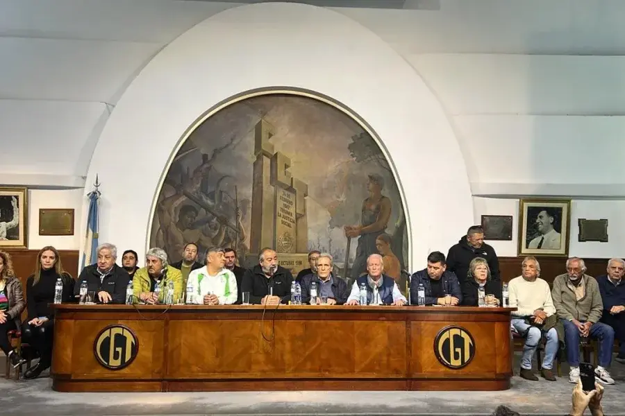 La CGT se reunió con el Gobierno y pidió que se retire la reforma laboral del DNU