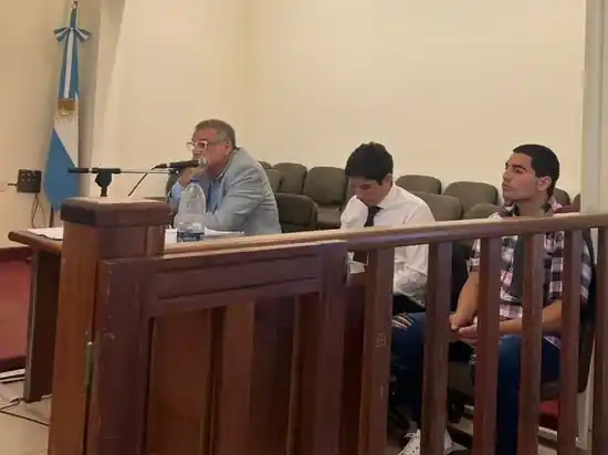 Comenzó el juicio a un padre acusado de intentar matar a su hija en Colón: la defensa dice que fue "un reto desmedido"