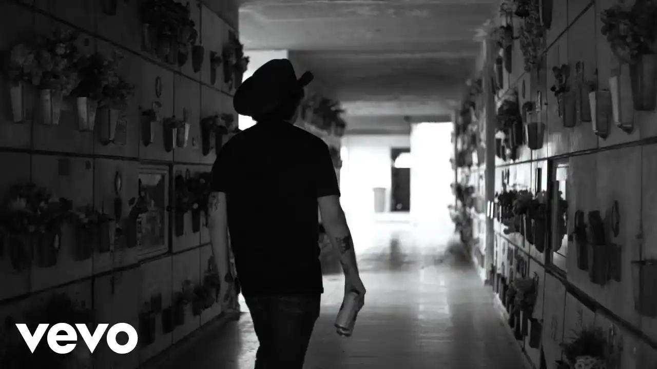 Calamaro presentó su nuevo corte y video “My mafia”