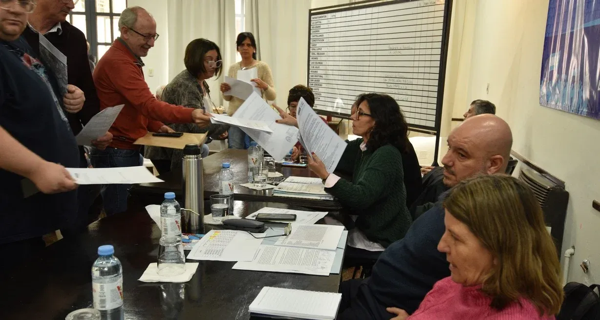 Apenas 214 sufragios separaron las propuestas de la aceptación y del rechazo.