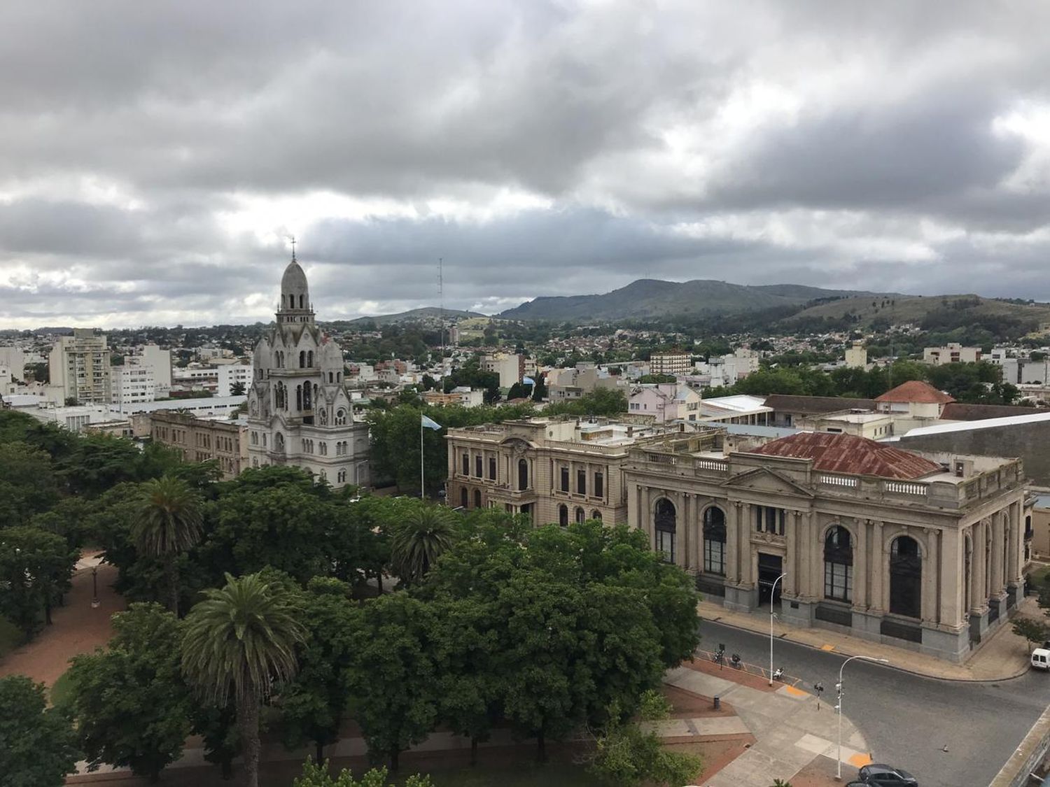 Los tres días se registrarán precipitaciones y tanto para el viernes como para el sábado rigen alertas amarillas.