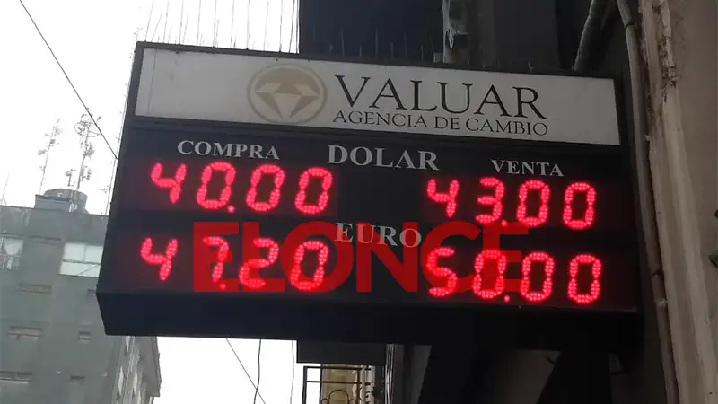 La bolsa cayó 3,97 por ciento y el dólar subió dos por ciento