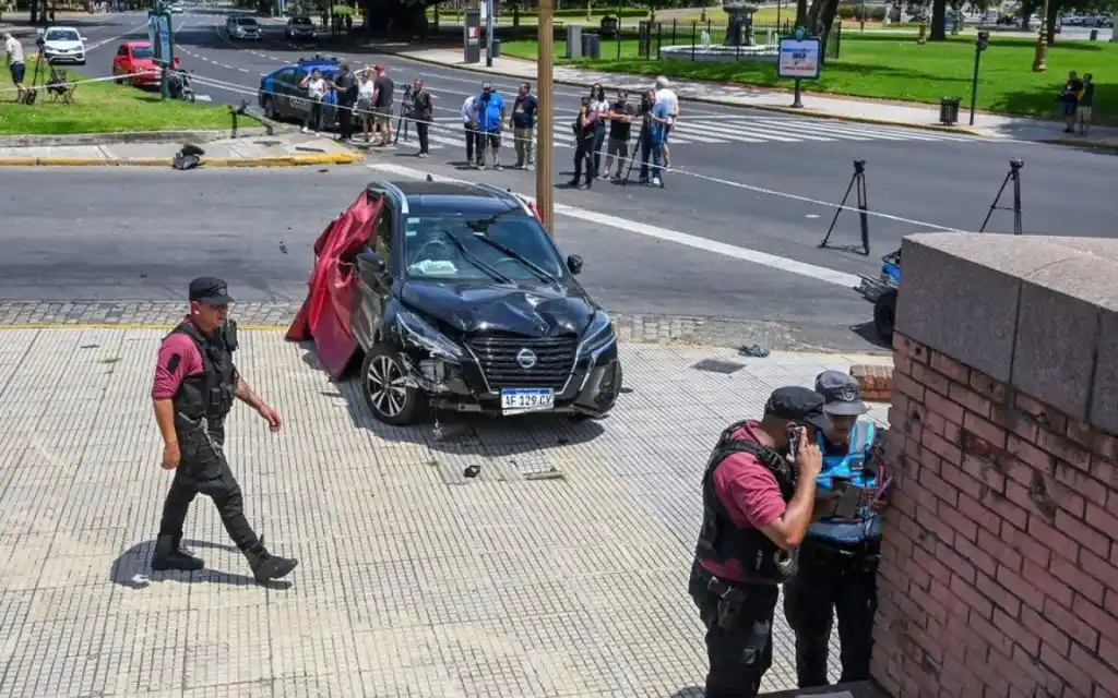 Testigos relataron que la conductora perdió el control.